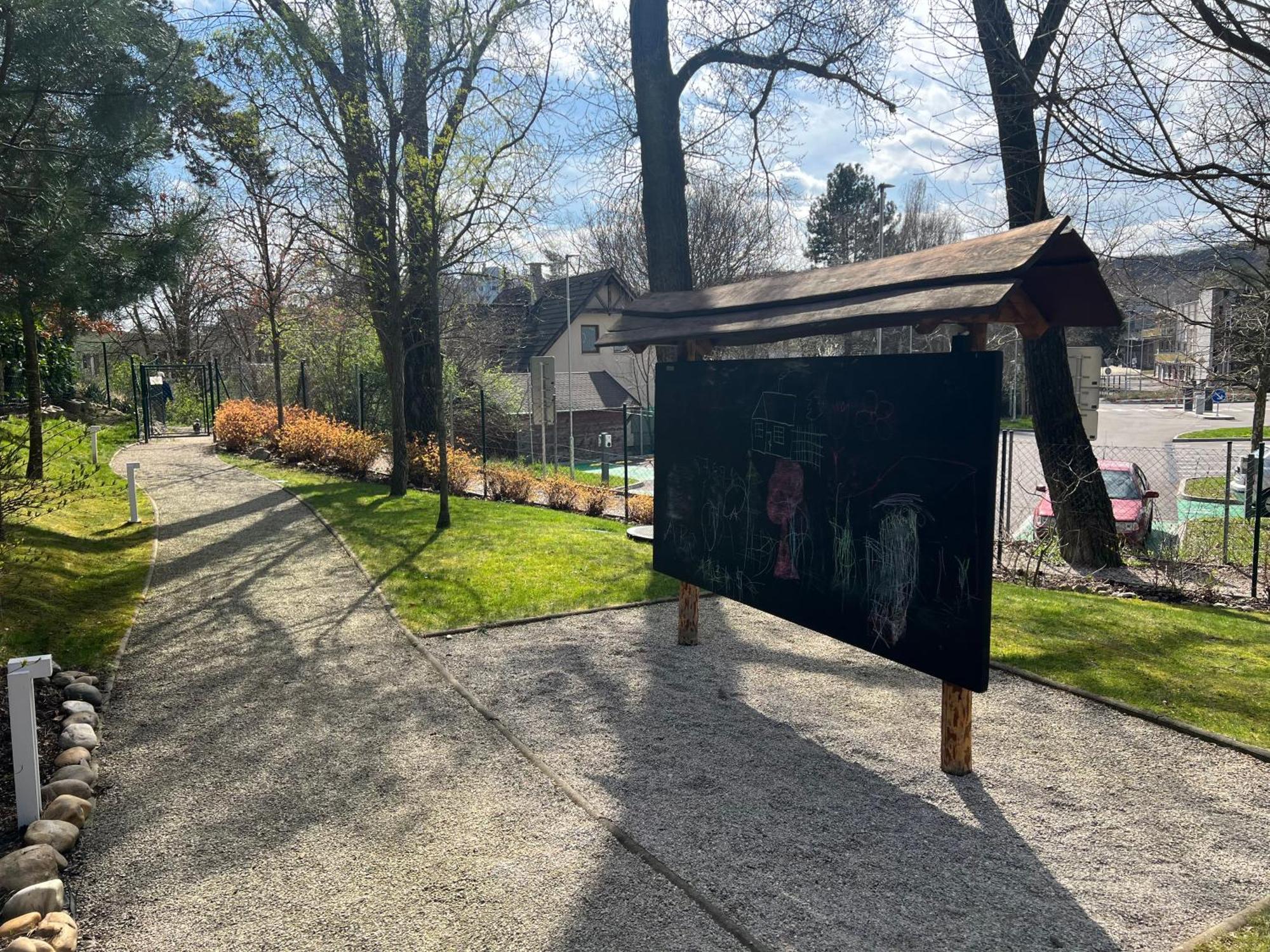 Forest Park Garden Apartment Bratislava Buitenkant foto