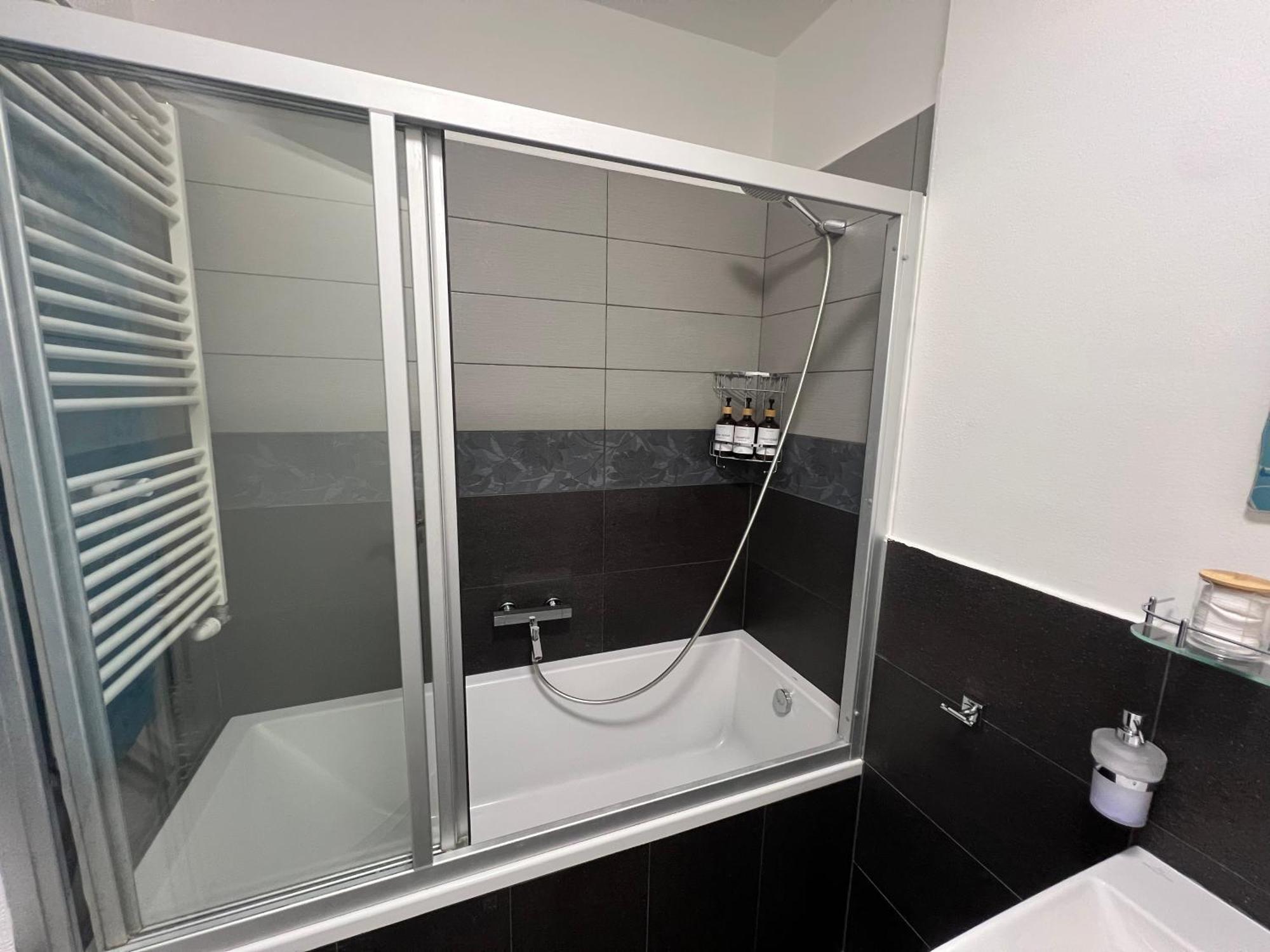 Forest Park Garden Apartment Bratislava Buitenkant foto
